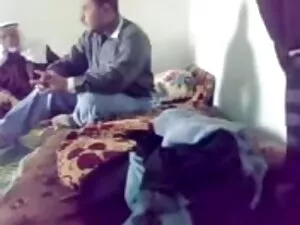 دانش آموزان نوجوان د ...