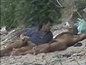 یک دختر fucks در جور ...