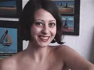 از جلو, سگ ماده خودش ...